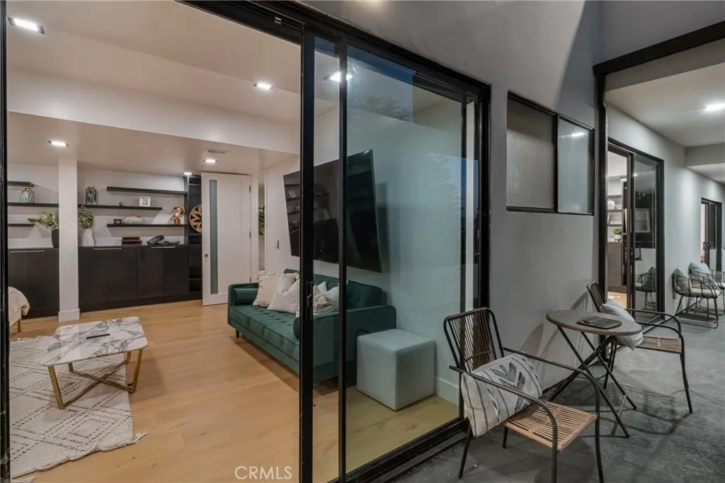 15125 Rayneta Drive, Sherman Oaks, California 91403 home-pic-70